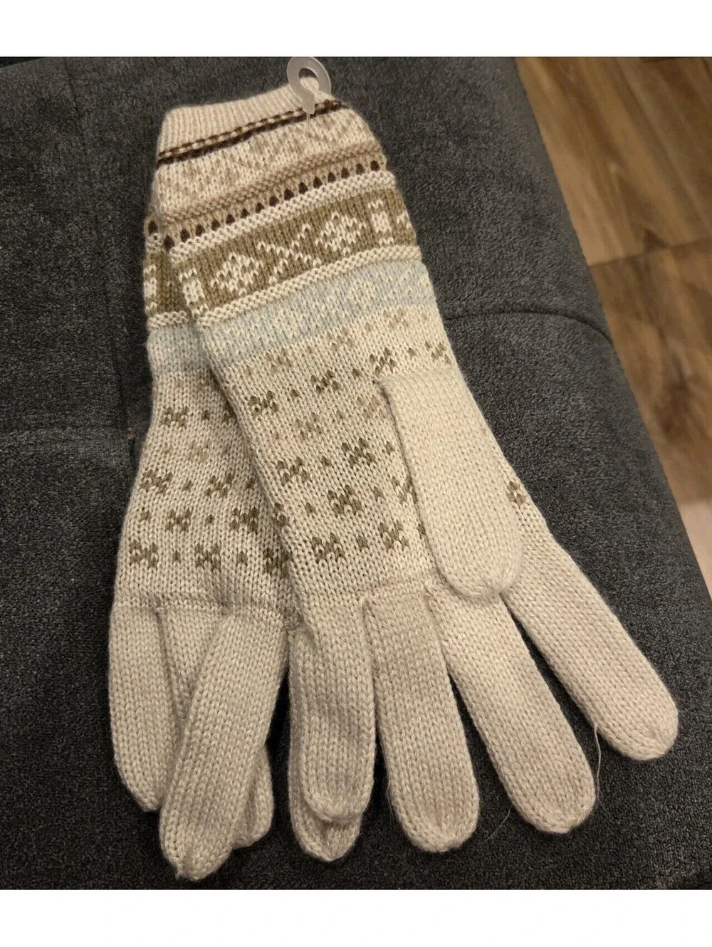 Faded Glory Ladies Beige Knit Gloves One Size.  New WO Tag Excellent Condition